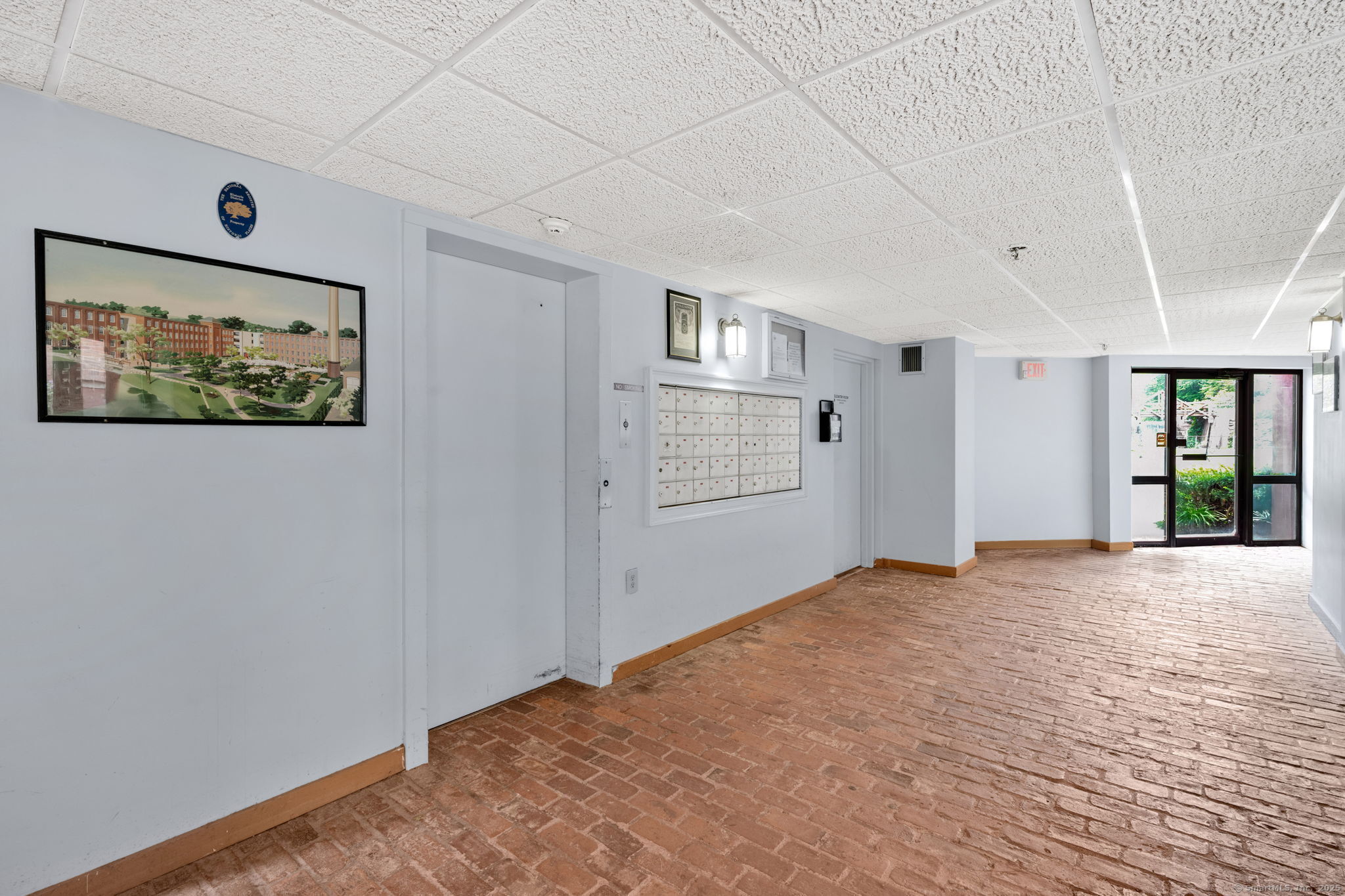 Property Photo:  222 Williams Street East Apt 104  CT 06033 
