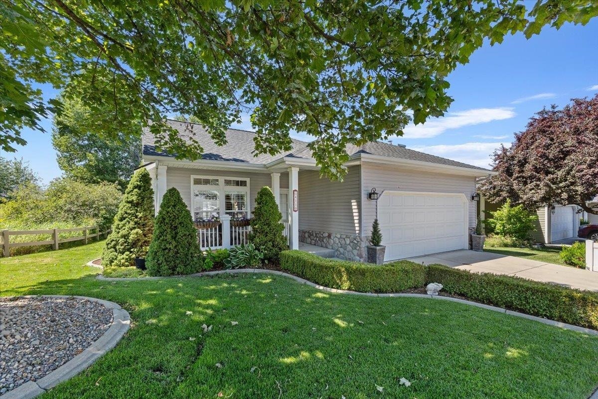 Property Photo: 4110 S Carillon Pl WA 99223