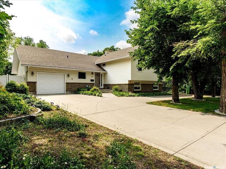 Property Photo:  1617 6th Avenue N  SK S4R 0M6 