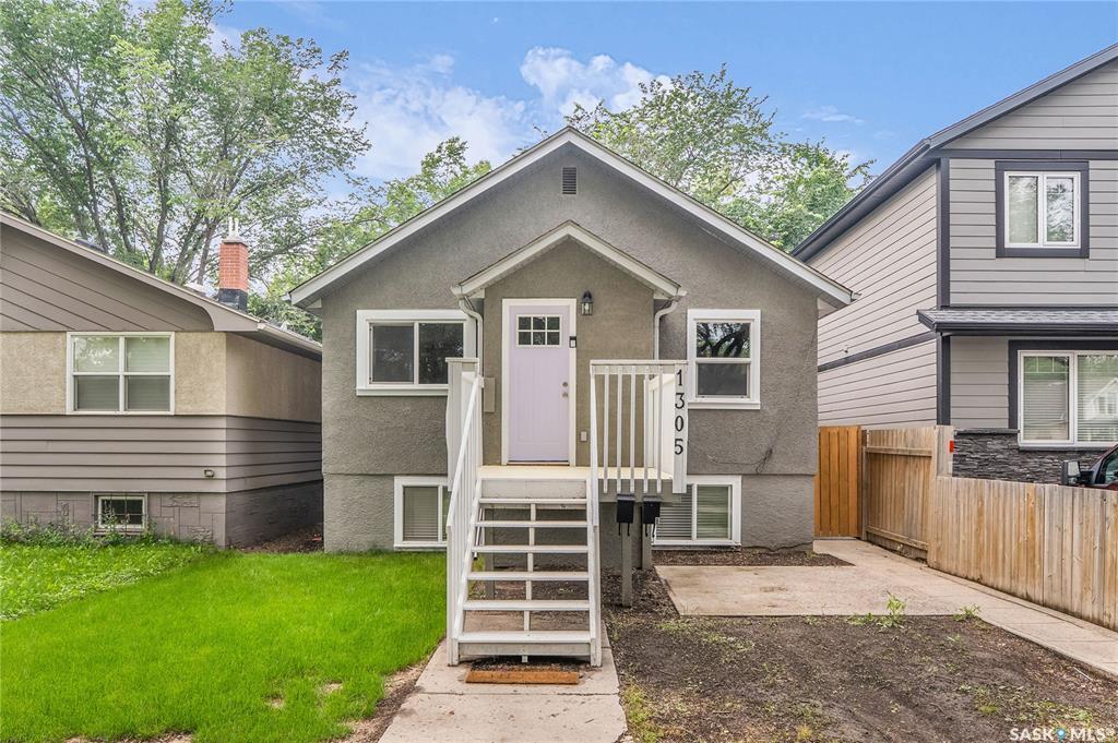 Property Photo: 1305 D Avenue N SK S7L 1P2