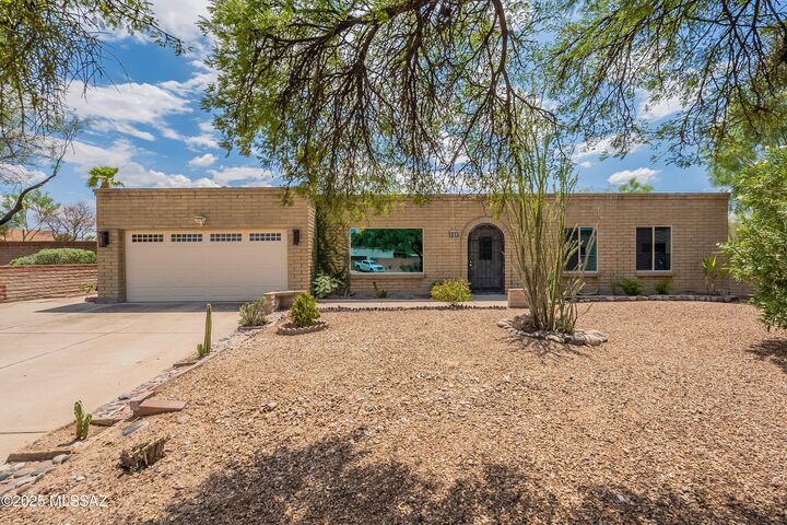 Property Photo: 725 N Bamboo Avenue AZ 85710