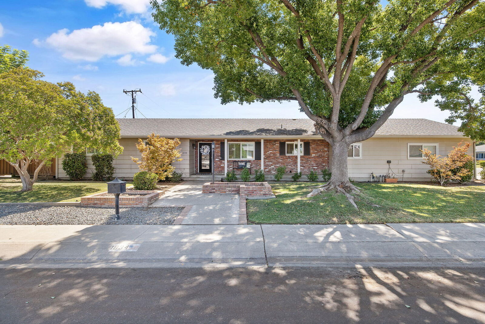 Property Photo:  1834 S Redwood Street  CA 93277 