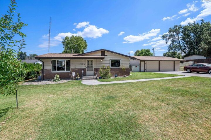 914 N 61st Ave  West Richland WA 99353 photo