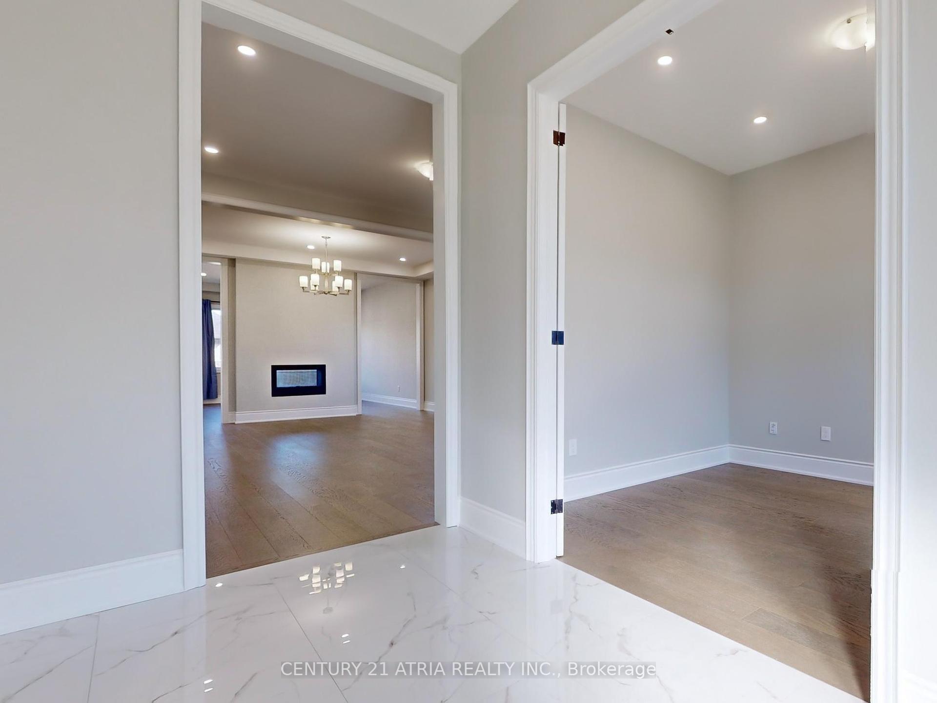 Property Photo: 233 Conklin Crescent ON L4G 0Z4