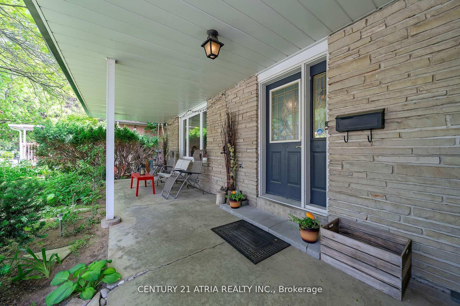 Property Photo: 1806 Barsuda Drive S ON L5J 1V4