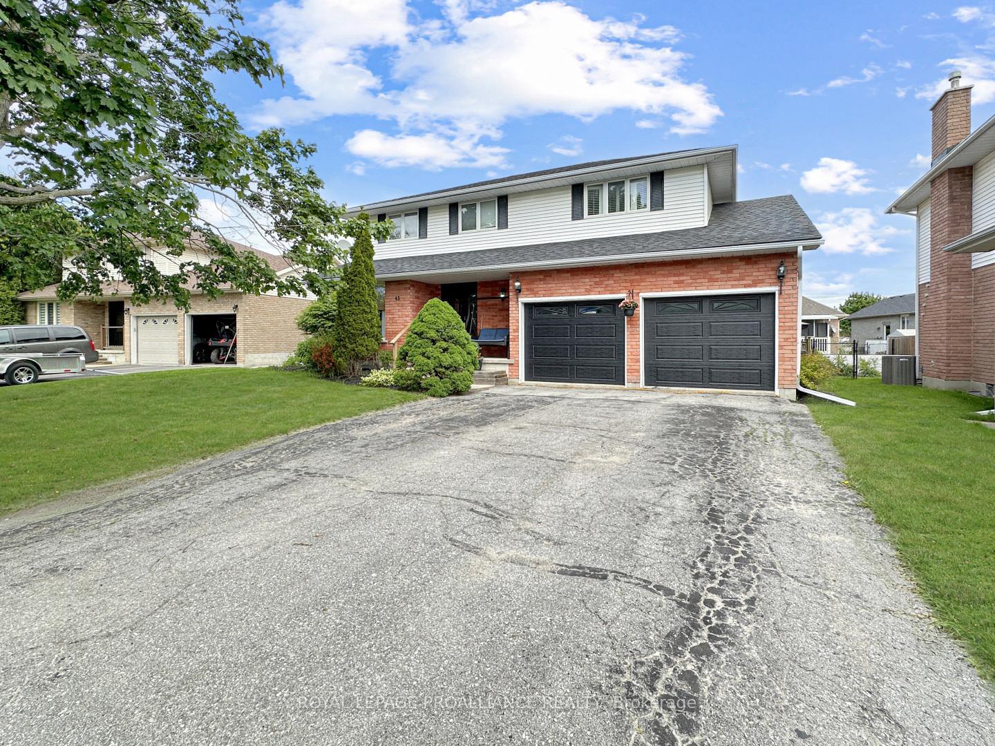 Property Photo: 43 Dungannon Drive ON K8P 5E7