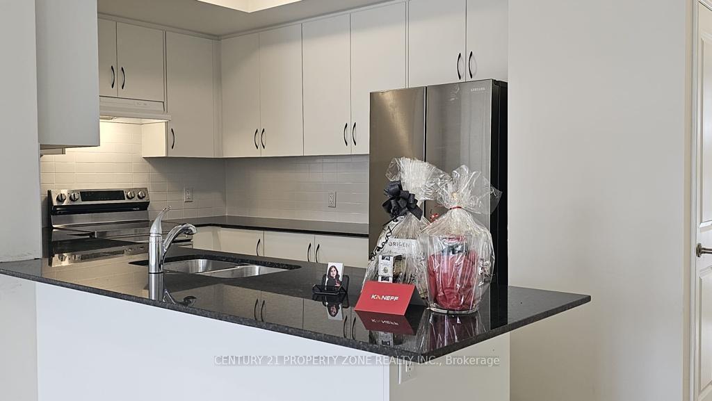 Photo de la propriété:  25 Knotsberry Circle 81  ON L6Y 6G1 