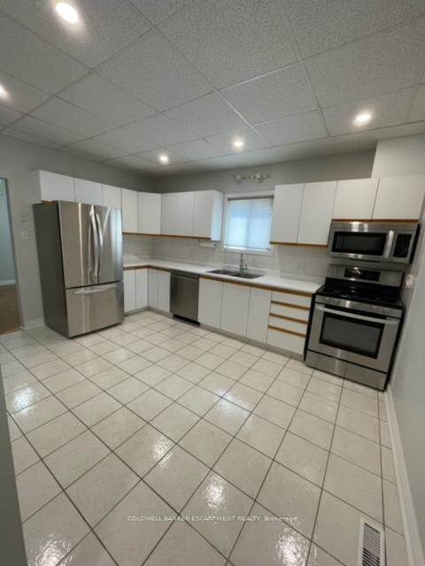 Property Photo:  119 Mill Street E B  ON L7G 2C7 