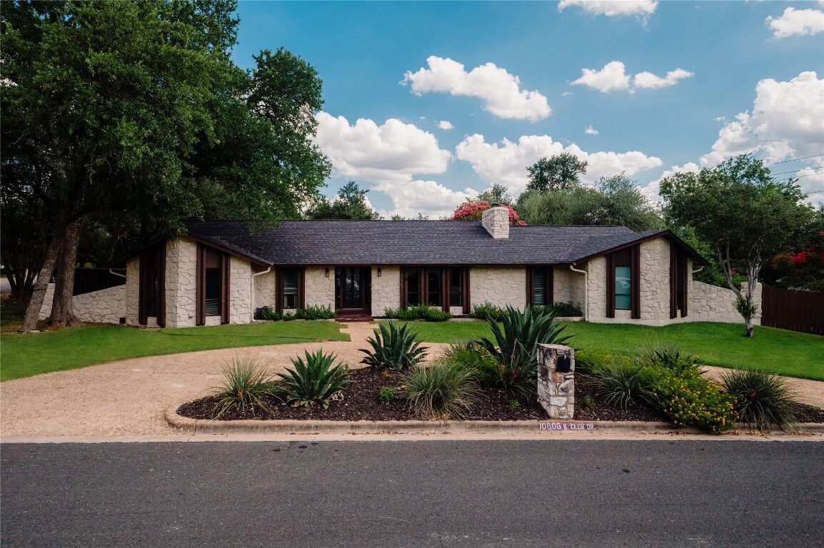 Property Photo: 10606 Spicewood Club Drive TX 78750