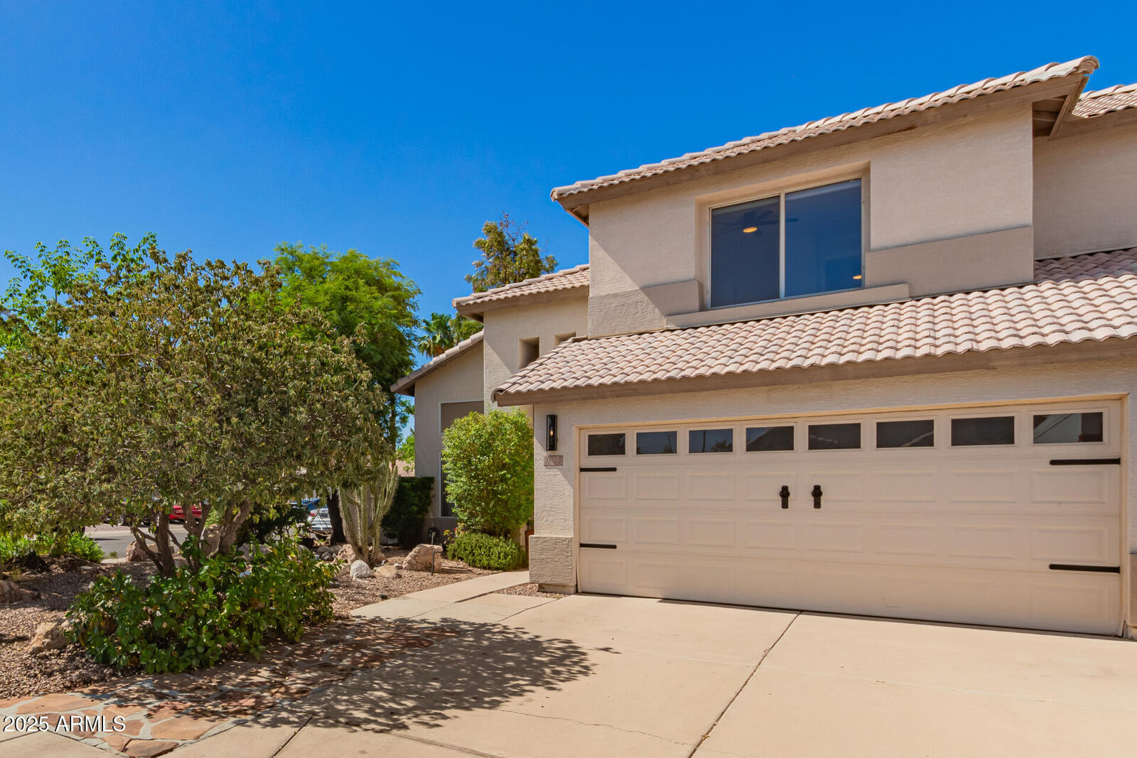 Property Photo:  1012 E Linda Lane  AZ 85234 