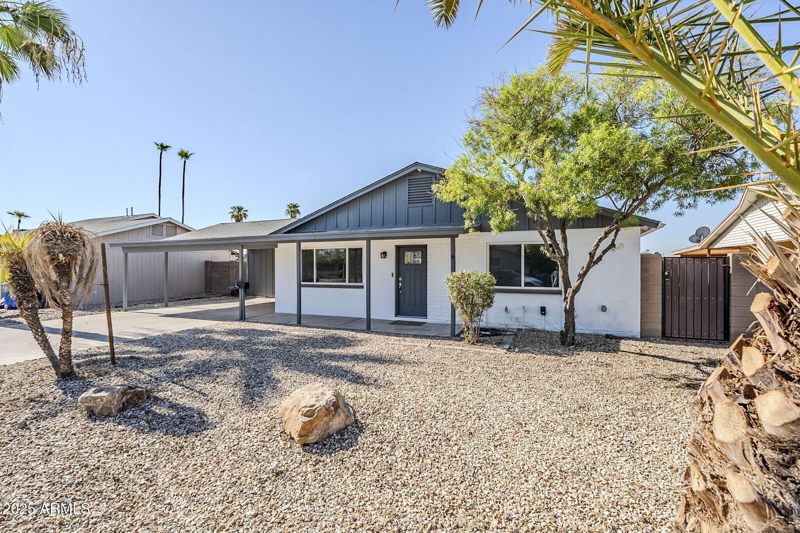 Property Photo: 2215 W Emelita Avenue AZ 85202