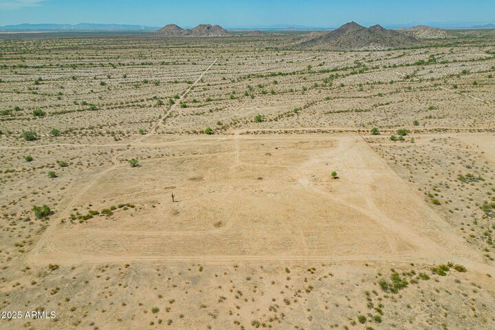 Property Photo: 29601 W Arrowhead Road 18 AZ 85193