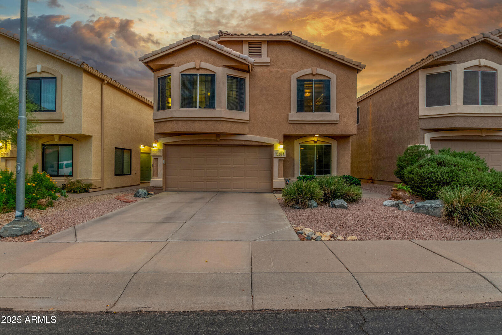 Property Photo:  15208 S 14th Place  AZ 85048 