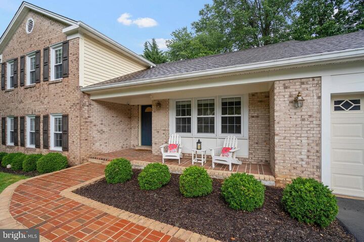 Property Photo: 1719 Larkmeade Drive VA 22182