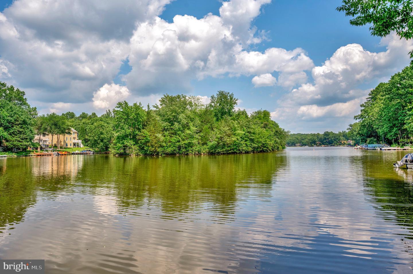Property Photo: 1915 Lakeview Parkway VA 22508