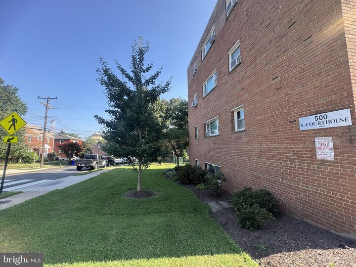 Property Photo: 500 S Courthouse Road 6 VA 22204