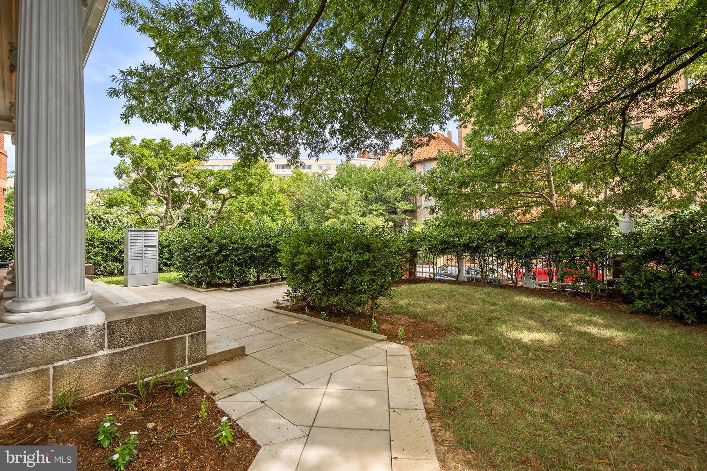 Property Photo: 2007 Wyoming Avenue NW 17 DC 20009