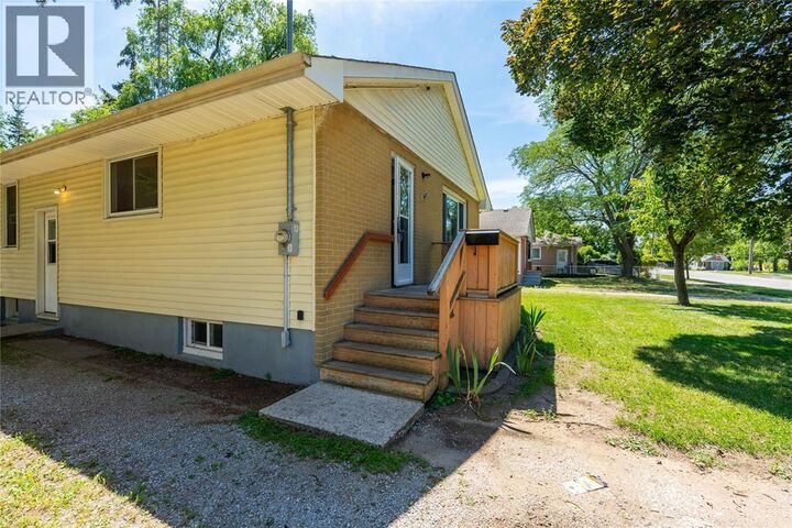 Property Photo:  1322 Spartan Avenue  ON N7V 4B5 