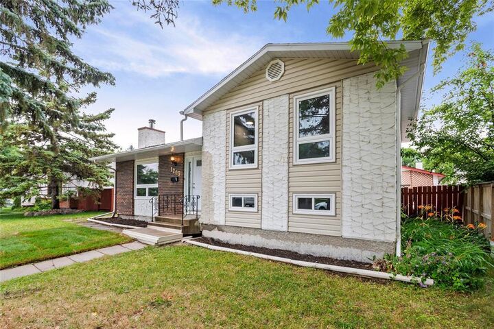Property Photo: 1203 Chancellor Drive MB R3T 4T6