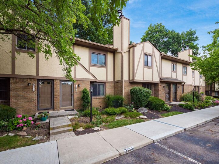 Property Photo: 3278 Brookview Way OH 43221