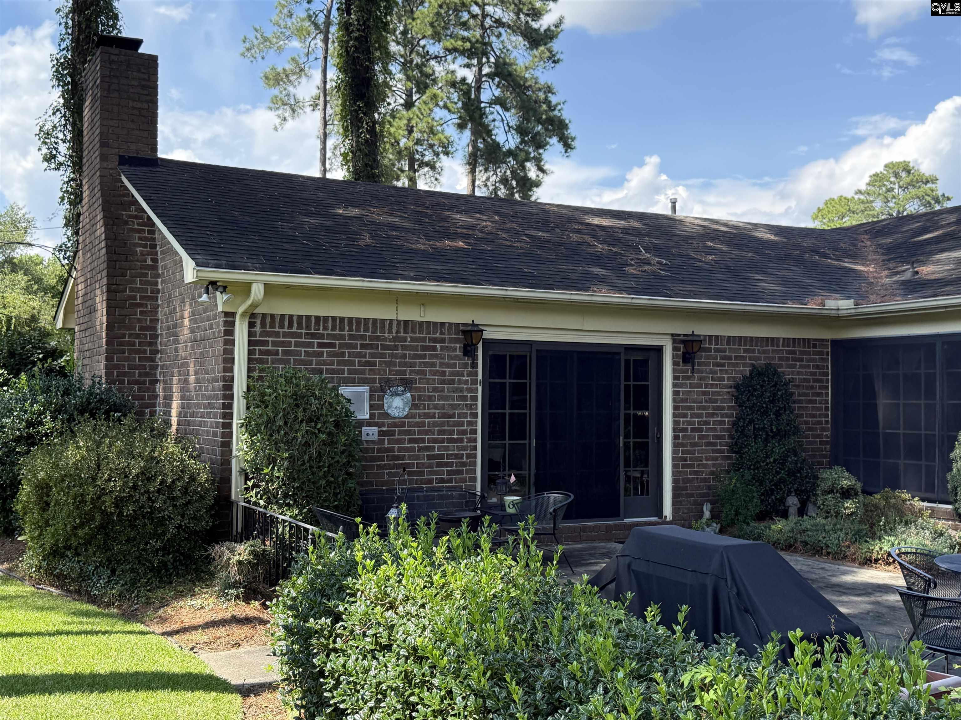 Property Photo: 1112 Pinecroft SC 29170-0000