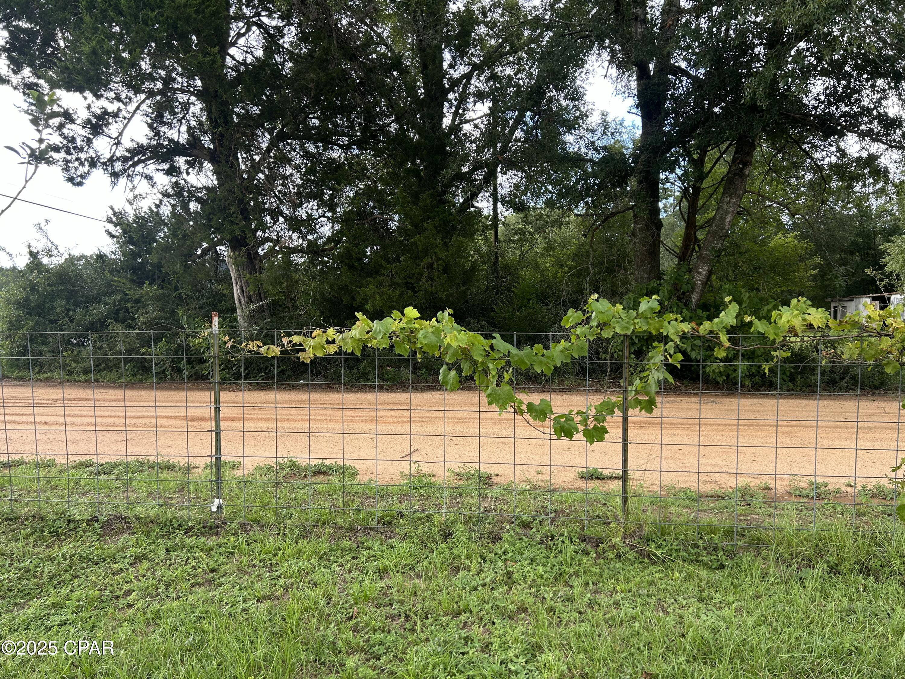 Property Photo: 5735 Highway 77 FL 32428