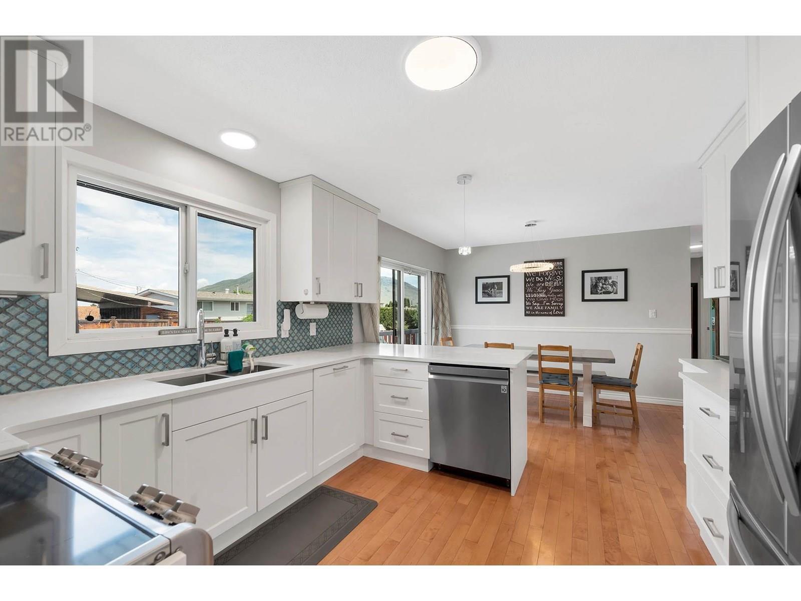 Property Photo:  678 York Avenue  BC V2B 2A5 