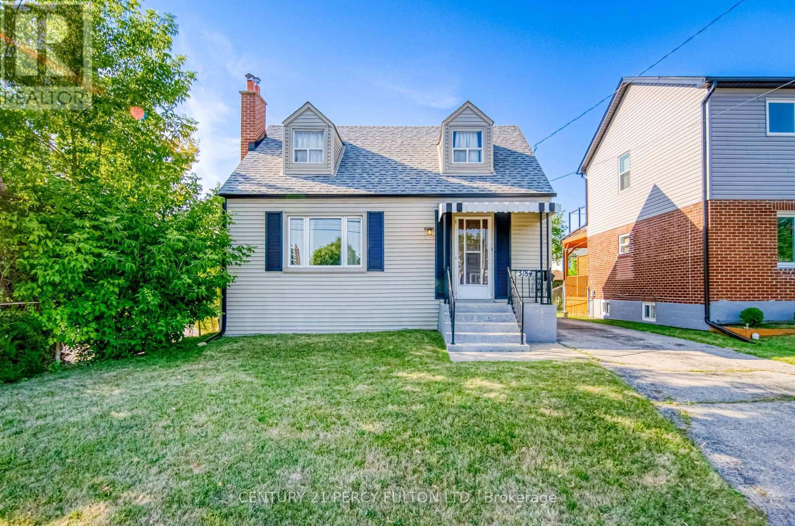 Property Photo: 3184 St Clair Avenue East ON M1L 1V6