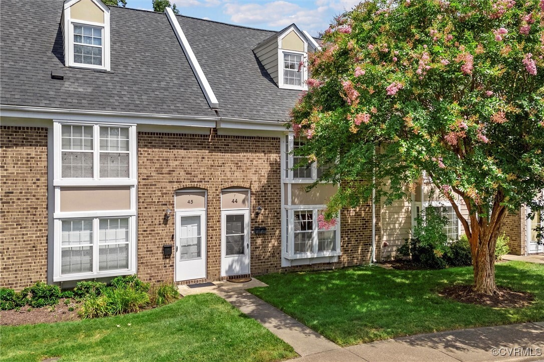 Property Photo:  44 Skipwith Green Circle 44  VA 23294 