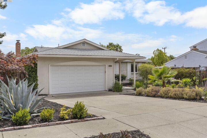 Property Photo: 42037 Via San Gabriel CA 94539