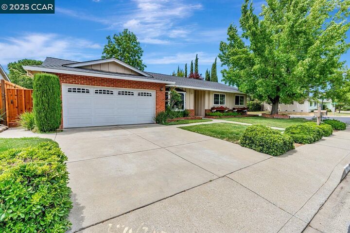 Property Photo: 3812 Fernwood Ct CA 94521