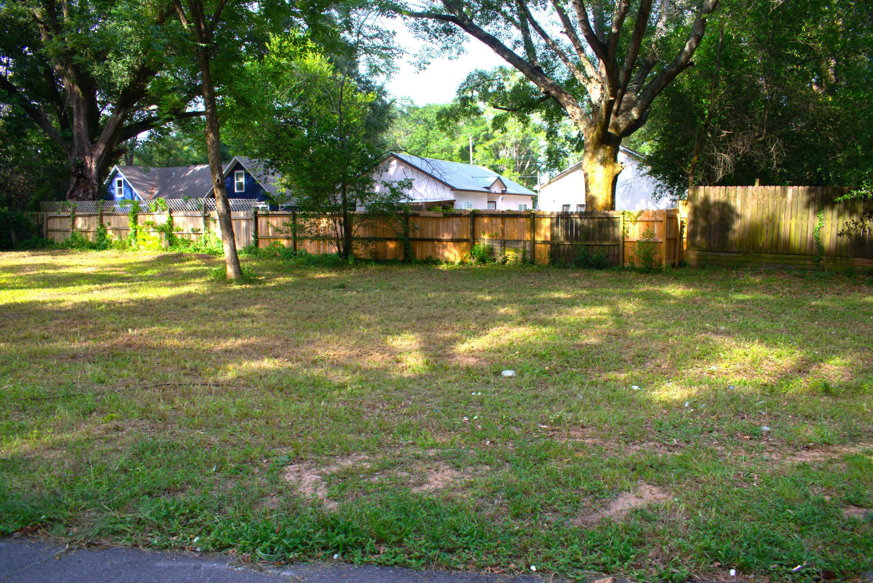 Property Photo: 289 Cross Dr Drive FL 32536