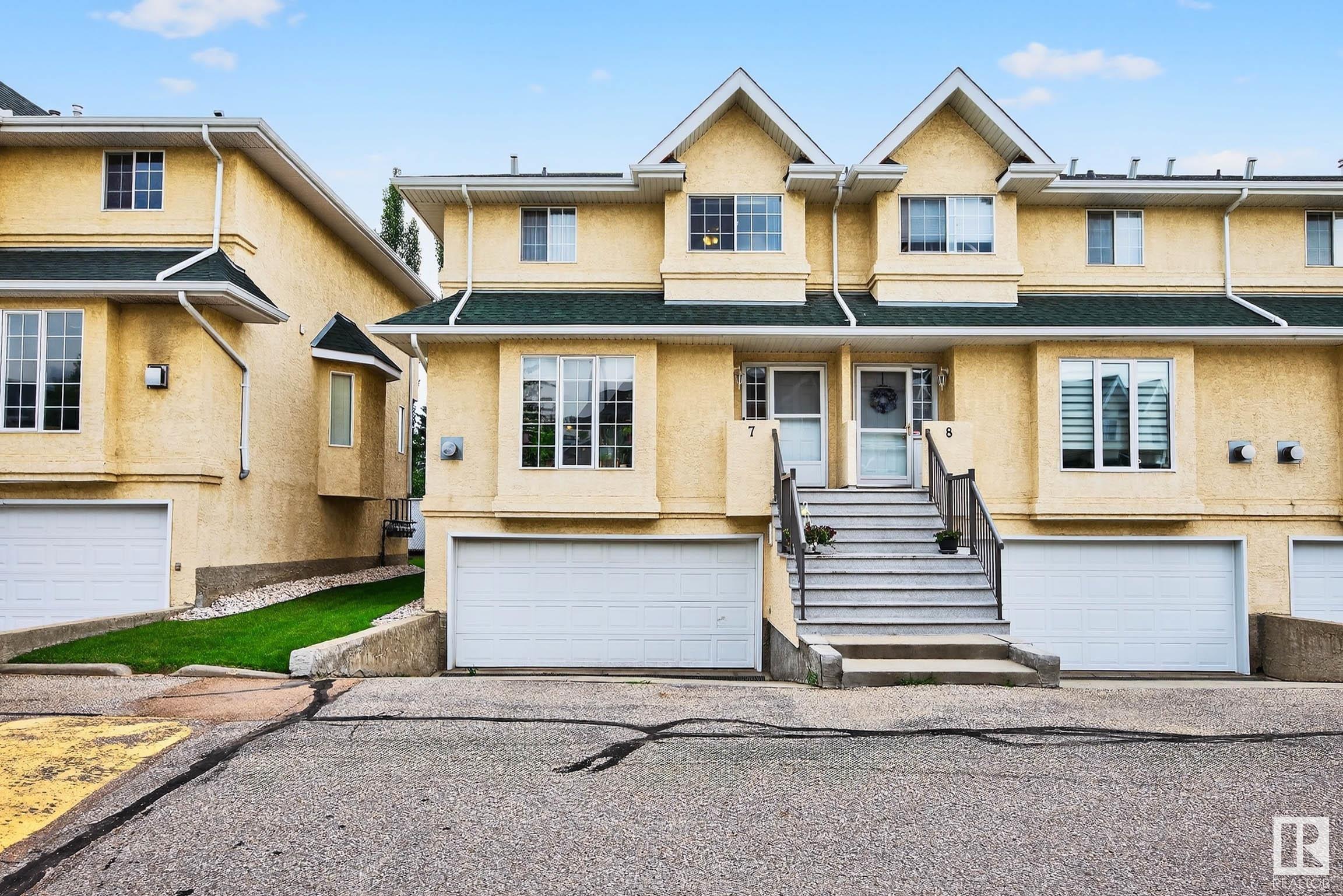 Photo de la propriété: 2419 133 Avenue NW 7 AB T5A 5A5