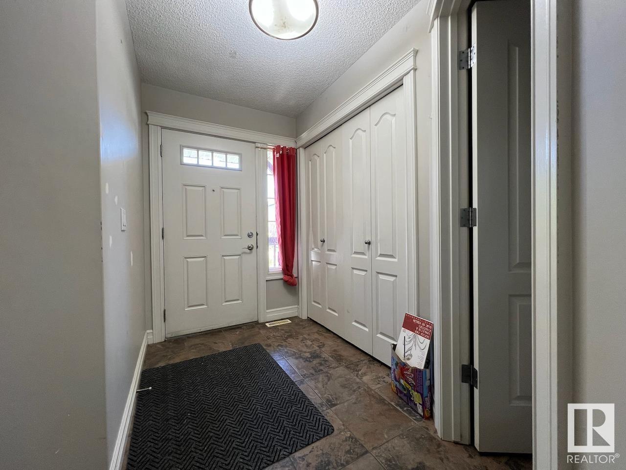 Photo de la propriété: 1418 60 Street SW AB T6X 0V8