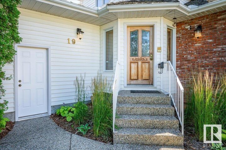 Photo de la propriété: 19 Rhatigan Road NW AB T6R 1N1