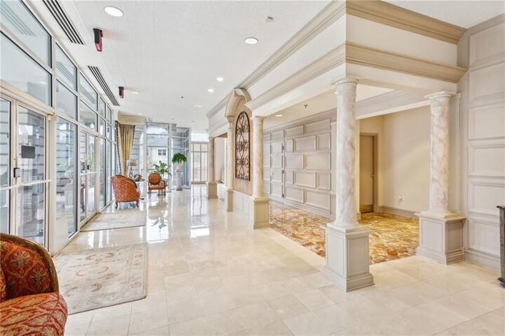 Property Photo:  3435 Kingsboro Road NE 1702  GA 30326 