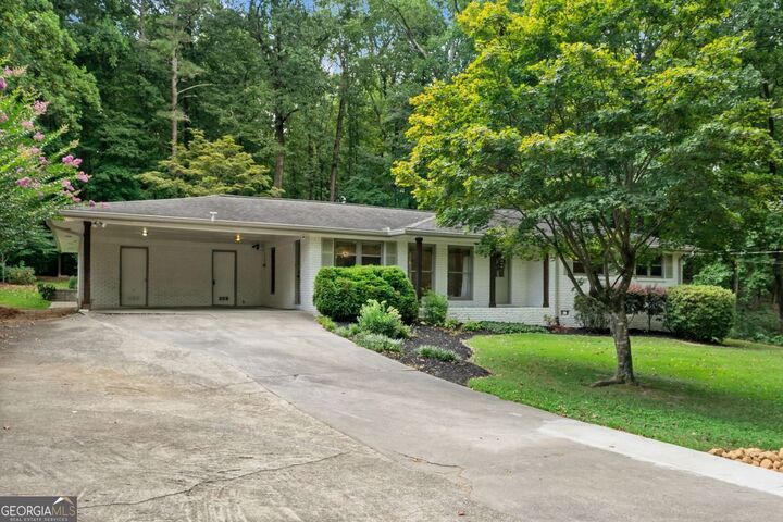 Property Photo:  2000 Westwood Circle SE  GA 30080 