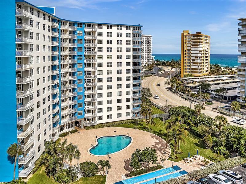 Property Photo: 301 N Ocean Blvd 202 FL 33062
