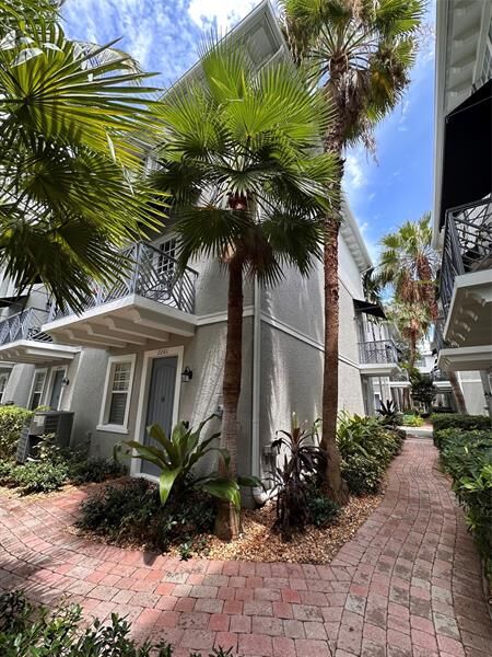 Property Photo:  2261 NE 9th Ave 2261  FL 33305 