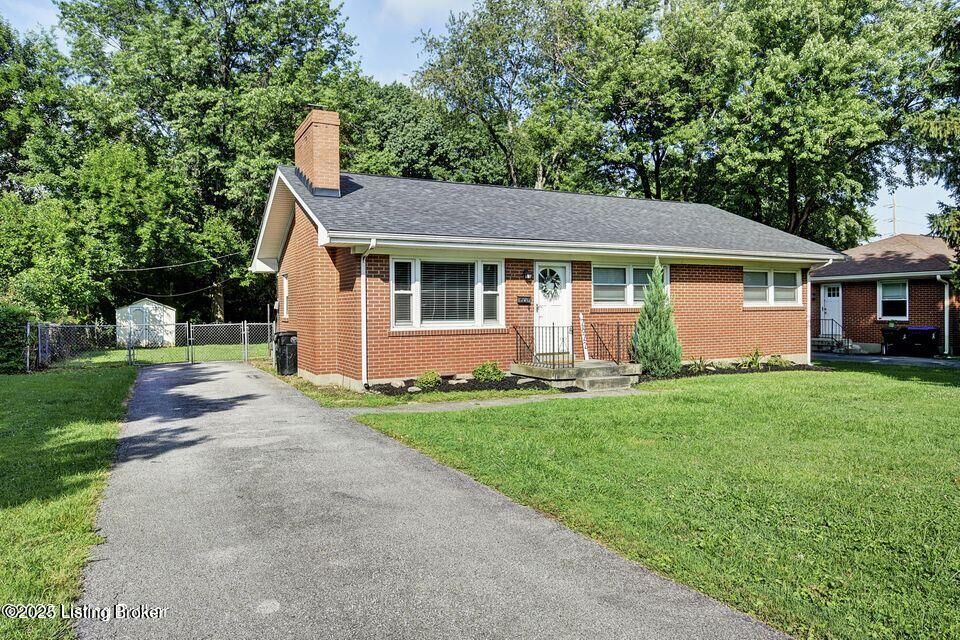 Property Photo:  2822 Esther Blvd  KY 40220 