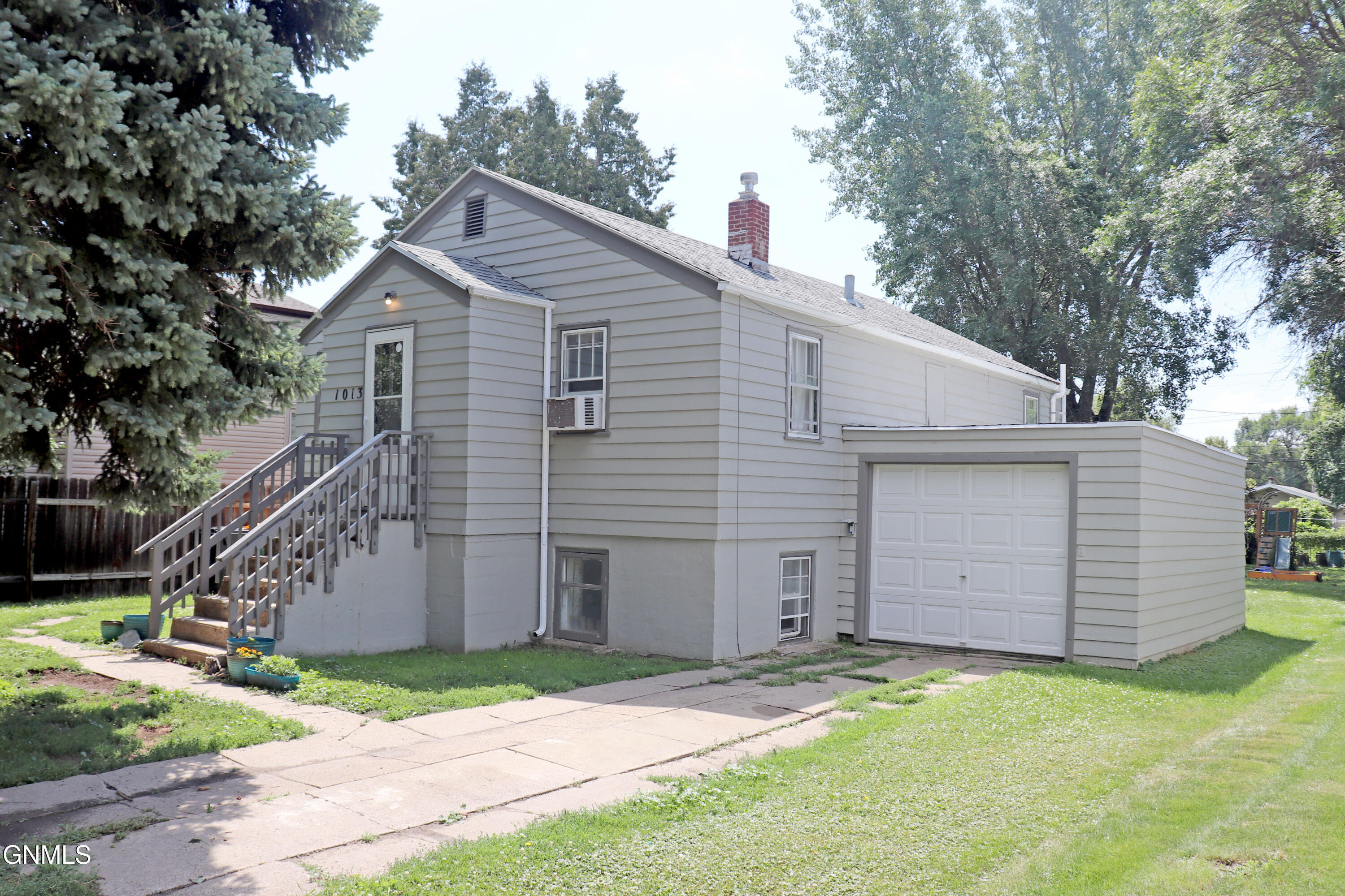 1013 Jefferson Avenue  Bismarck ND 58504 photo
