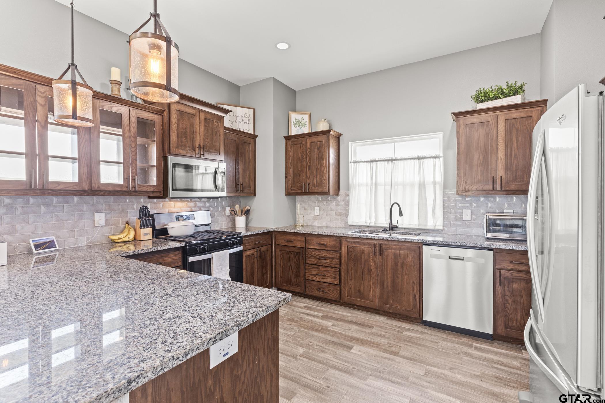 Property Photo: 16209 Ridgeview Ln TX 75771