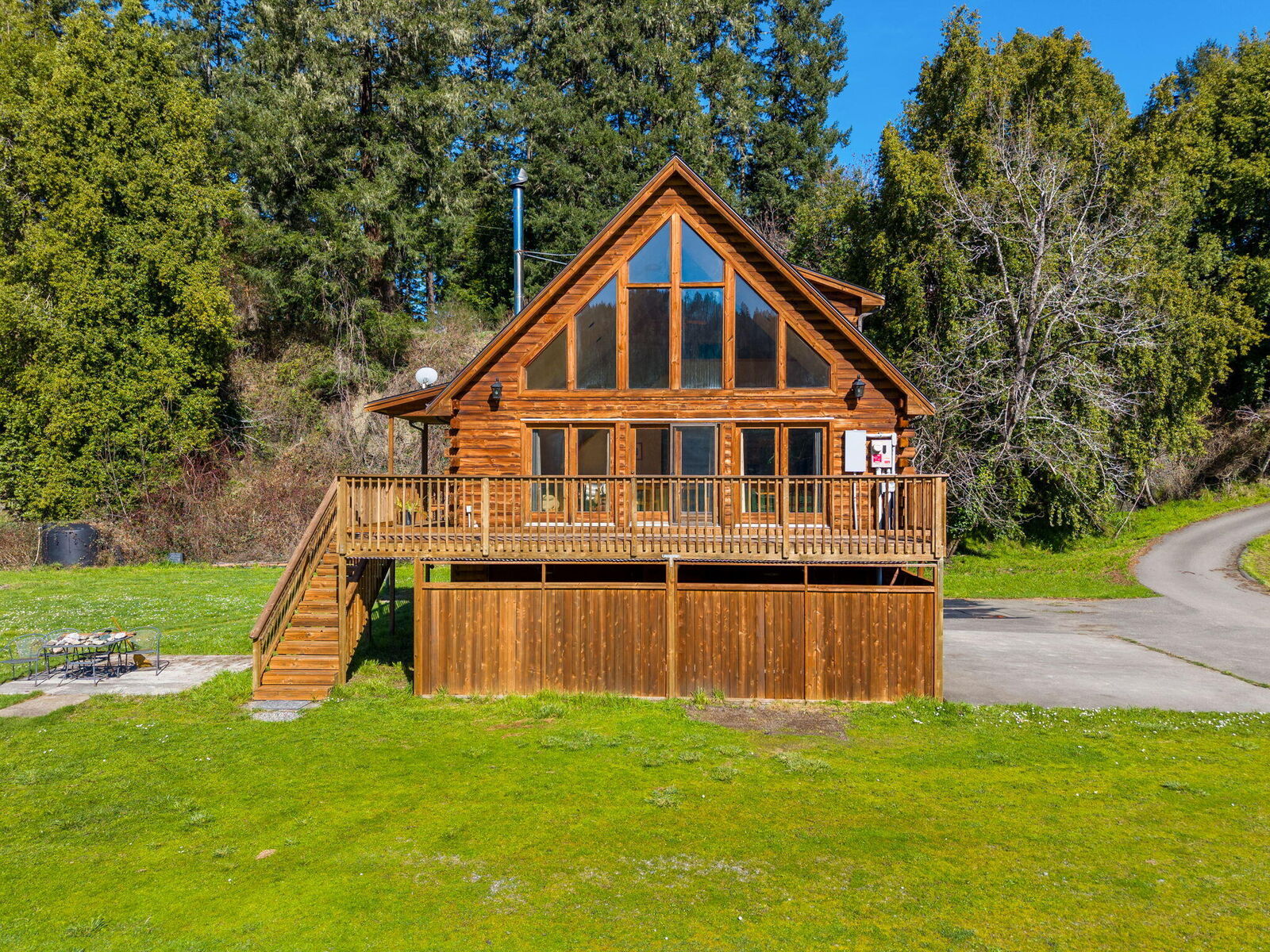 Property Photo: 800 Riverside Park Road CA 95528