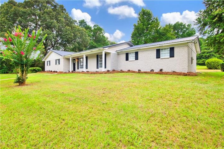 Property Photo: 5027 Breckenridge Drive AL 36613