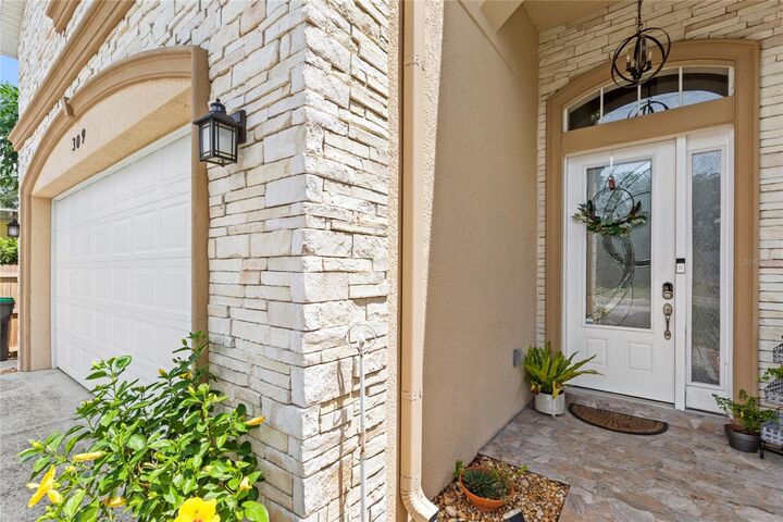 Property Photo:  309 W Oakland Avenue  FL 34760 