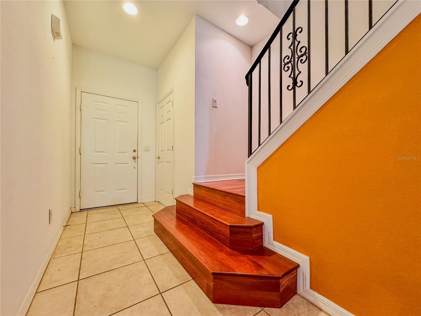 Property Photo:  1108 N Fairway Drive  FL 32712 