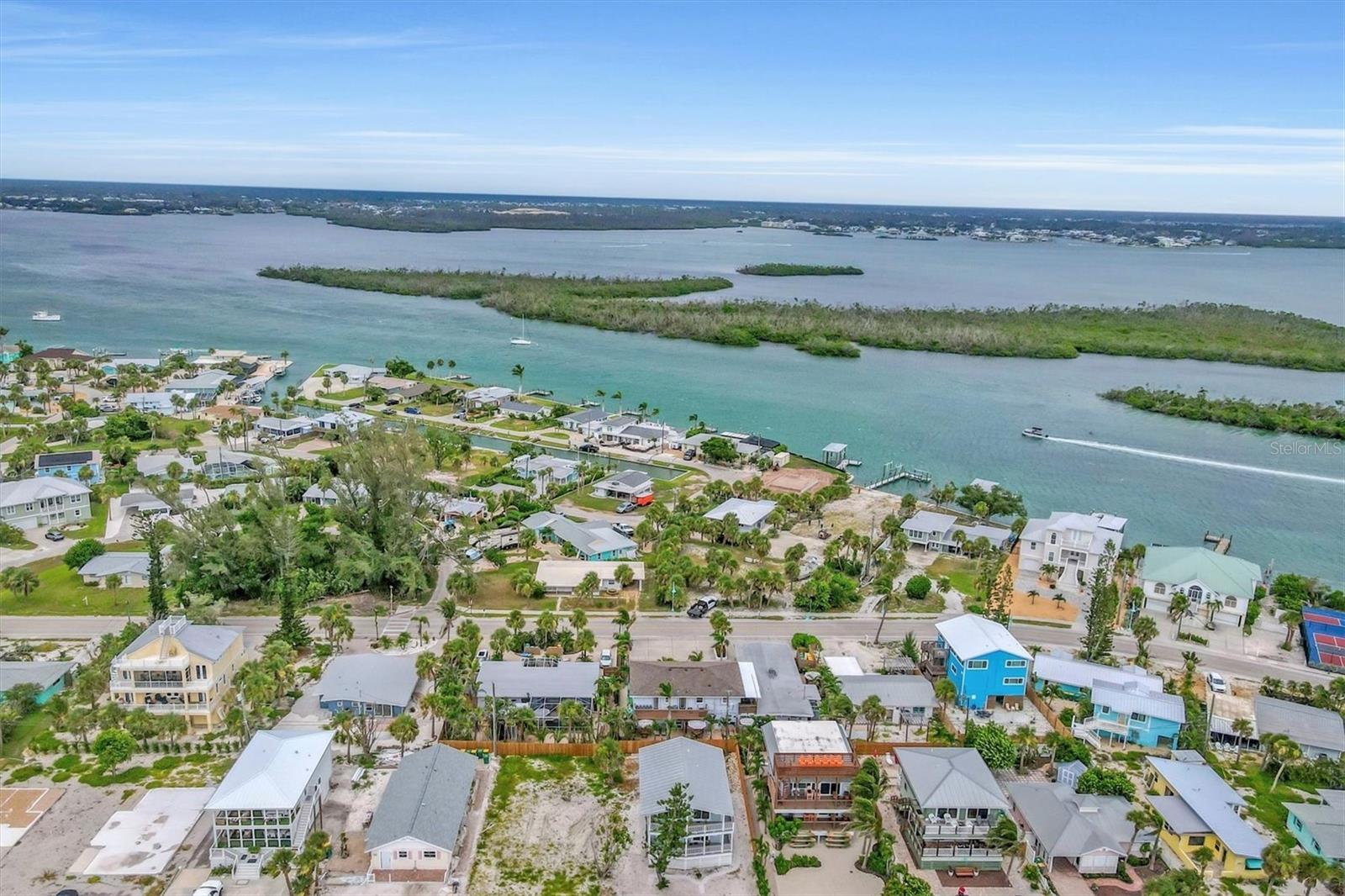 Property Photo: 1107 Shore View Drive FL 34223