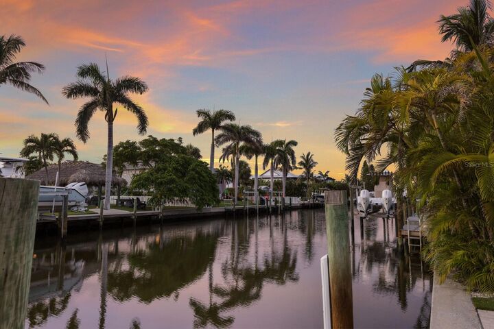 Property Photo:  212 Oak Avenue  FL 34216 