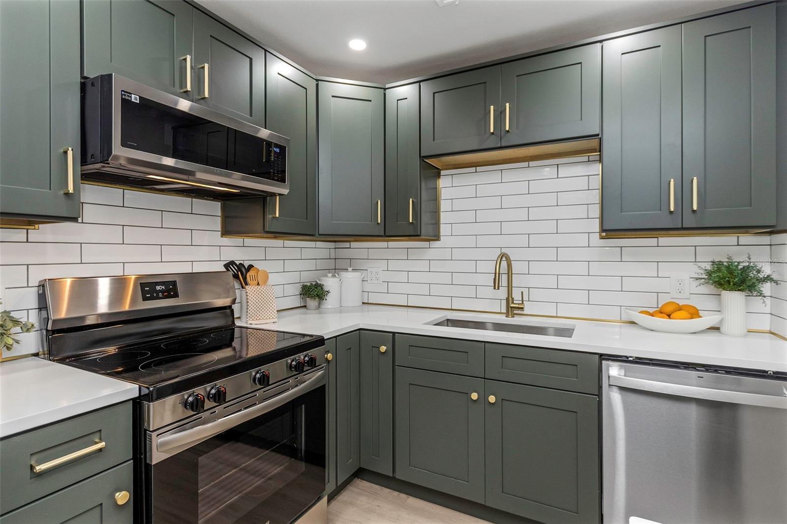 Property Photo:  6810 S Wall Street  FL 33616 