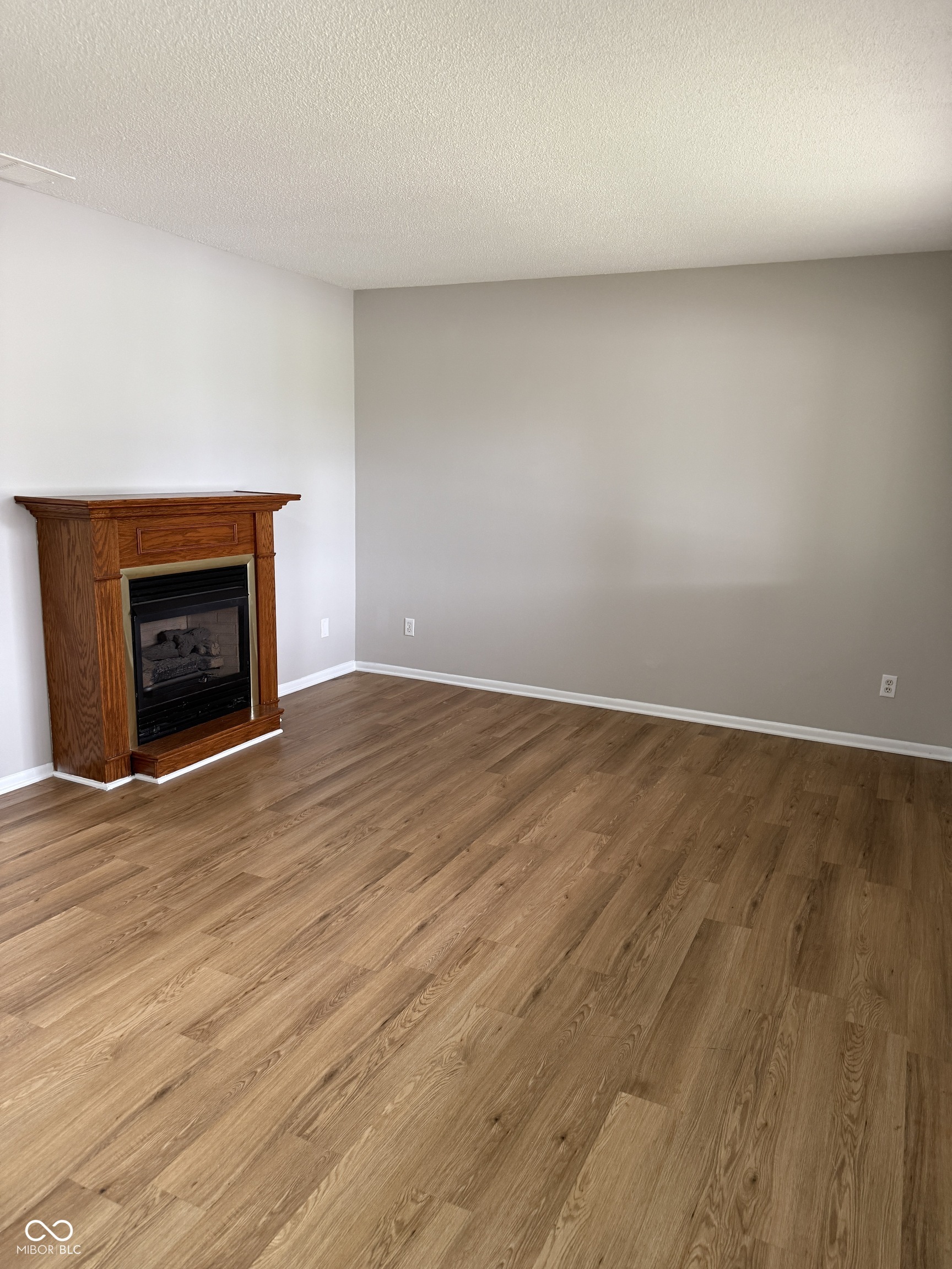 Property Photo: 1092 Greenwood Trail W Drive IN 46142